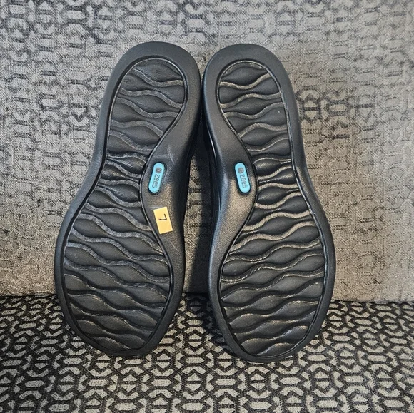 Bzees Women's Black Niche Slip On By Life Stride - Picture 2 of 6